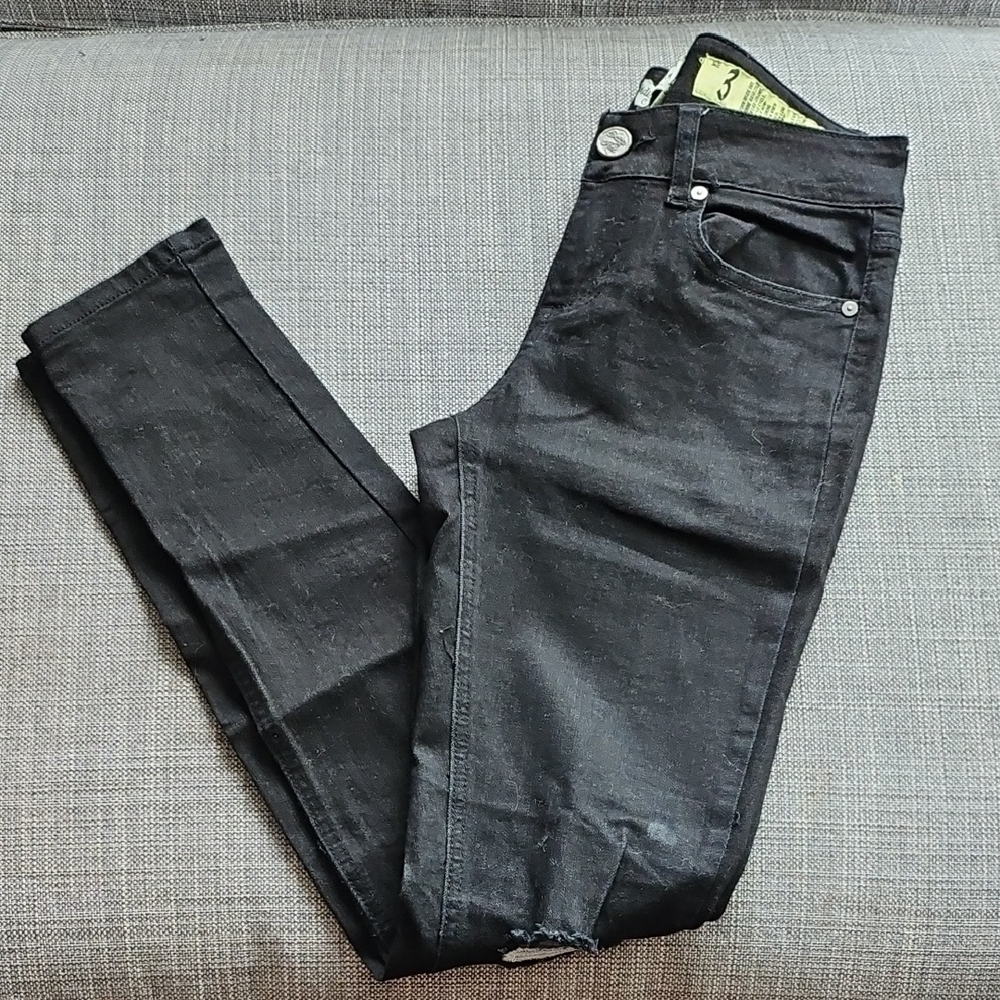 Black Jeans Ripp Knees